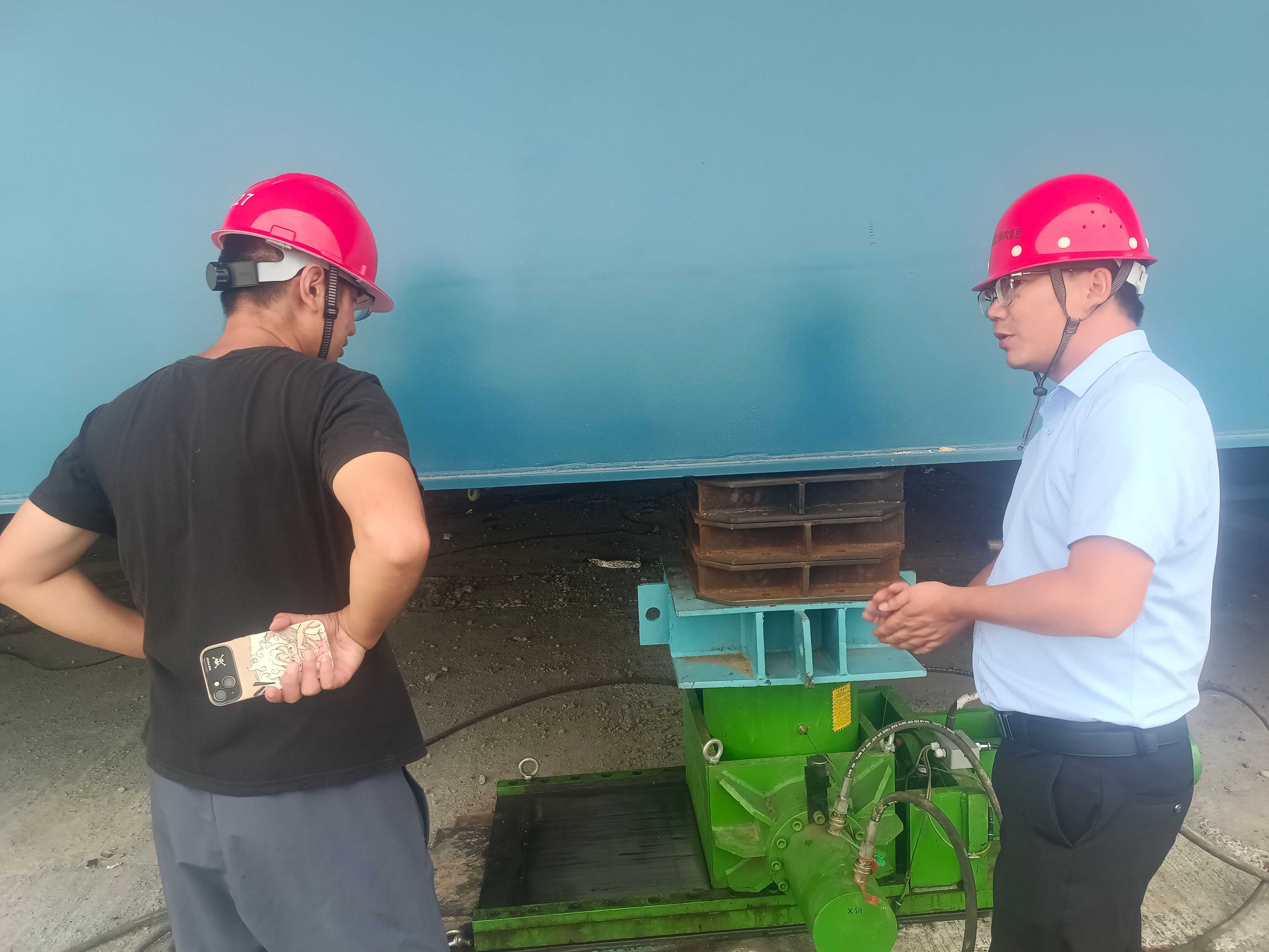 蔡小刚-工作图.jpg 蔡小刚-工作图.jpg