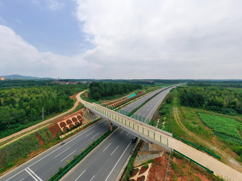 S211太湖至望江一级公路(合安九铁路太湖东站至望江快速通道)PPP项目.jpg