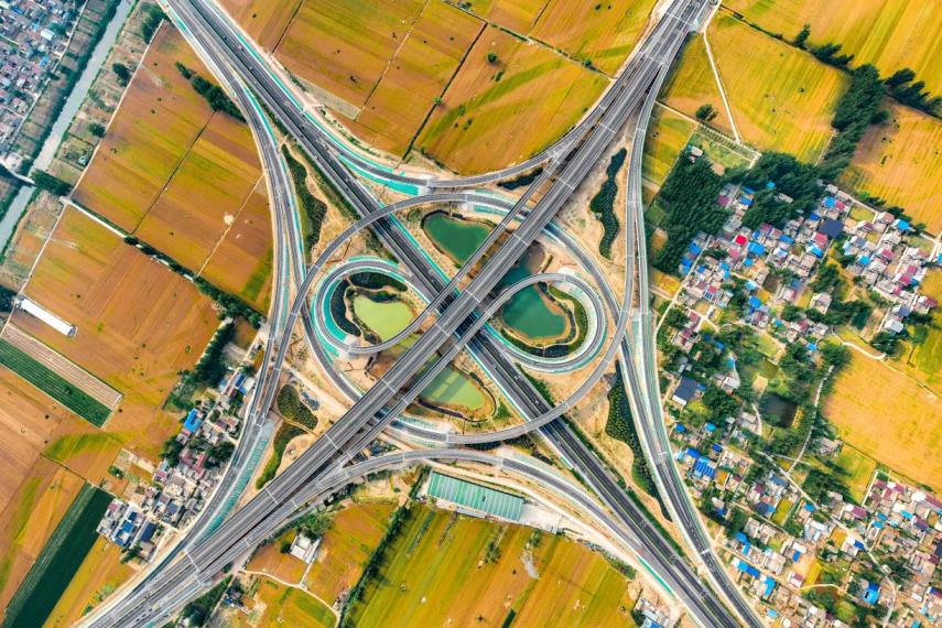 安徽建工自主投资建设的徐淮阜高速。安徽建工集团供图