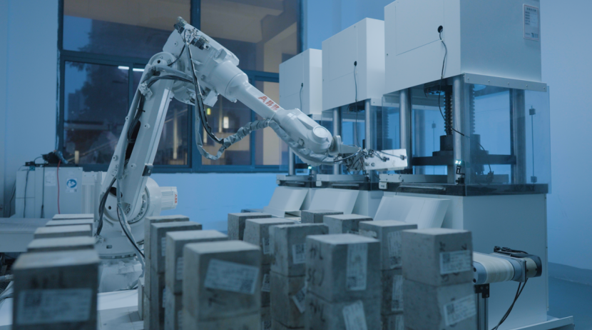 混凝土抗压强度检测机器人。